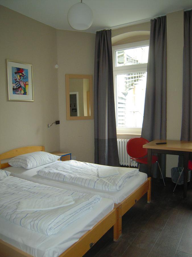Happy Go Lucky Hotel + Hostel Schoneberg Berlin Bagian luar foto