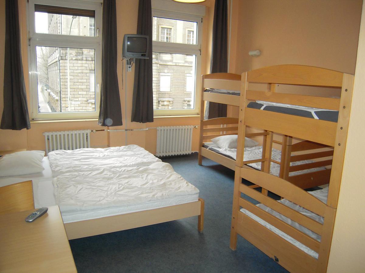Happy Go Lucky Hotel + Hostel Schoneberg Berlin Bagian luar foto