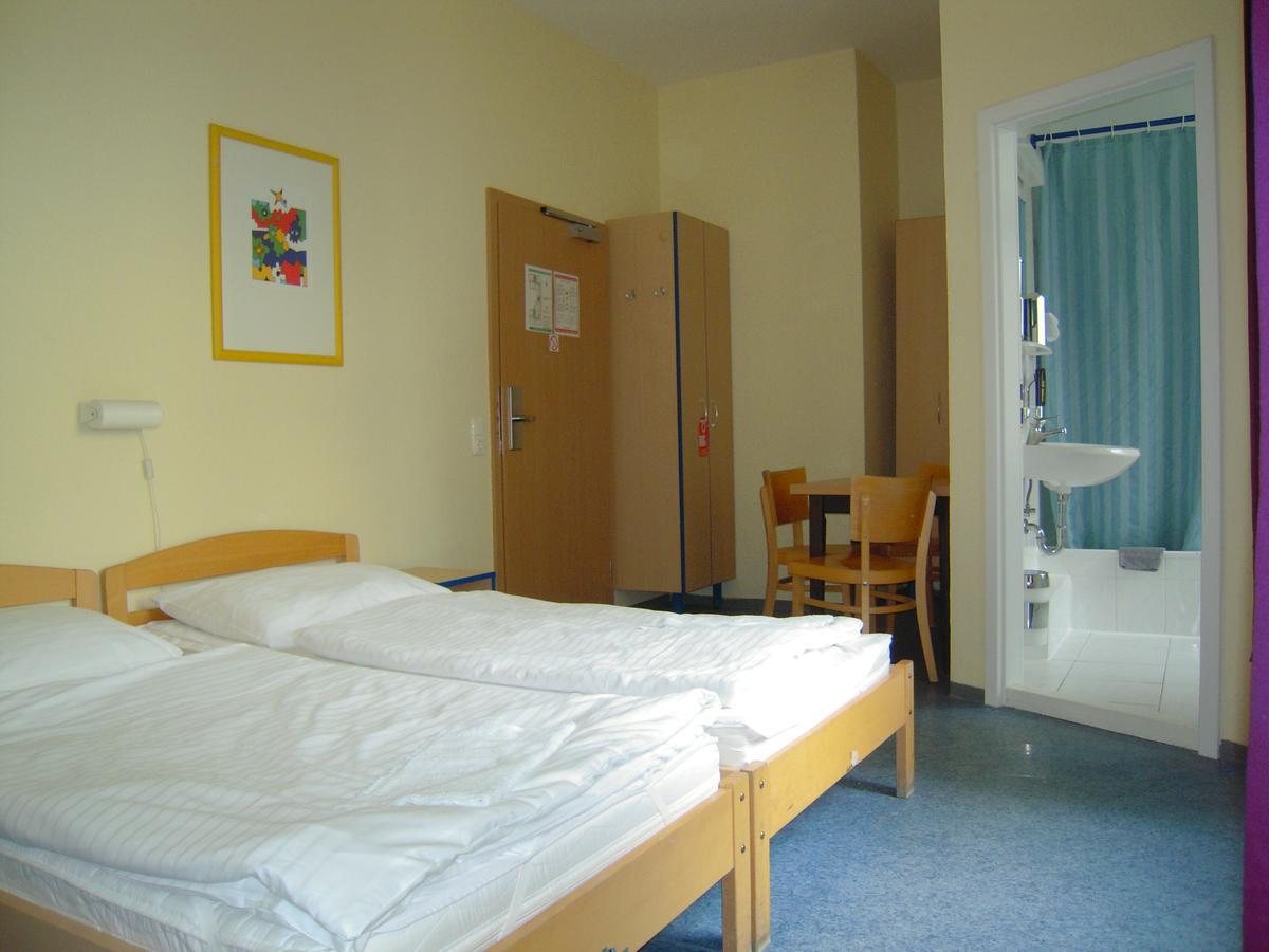 Happy Go Lucky Hotel + Hostel Schoneberg Berlin Bagian luar foto