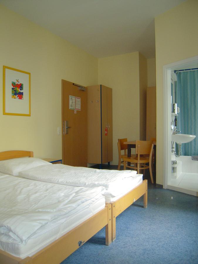 Happy Go Lucky Hotel + Hostel Schoneberg Berlin Bagian luar foto