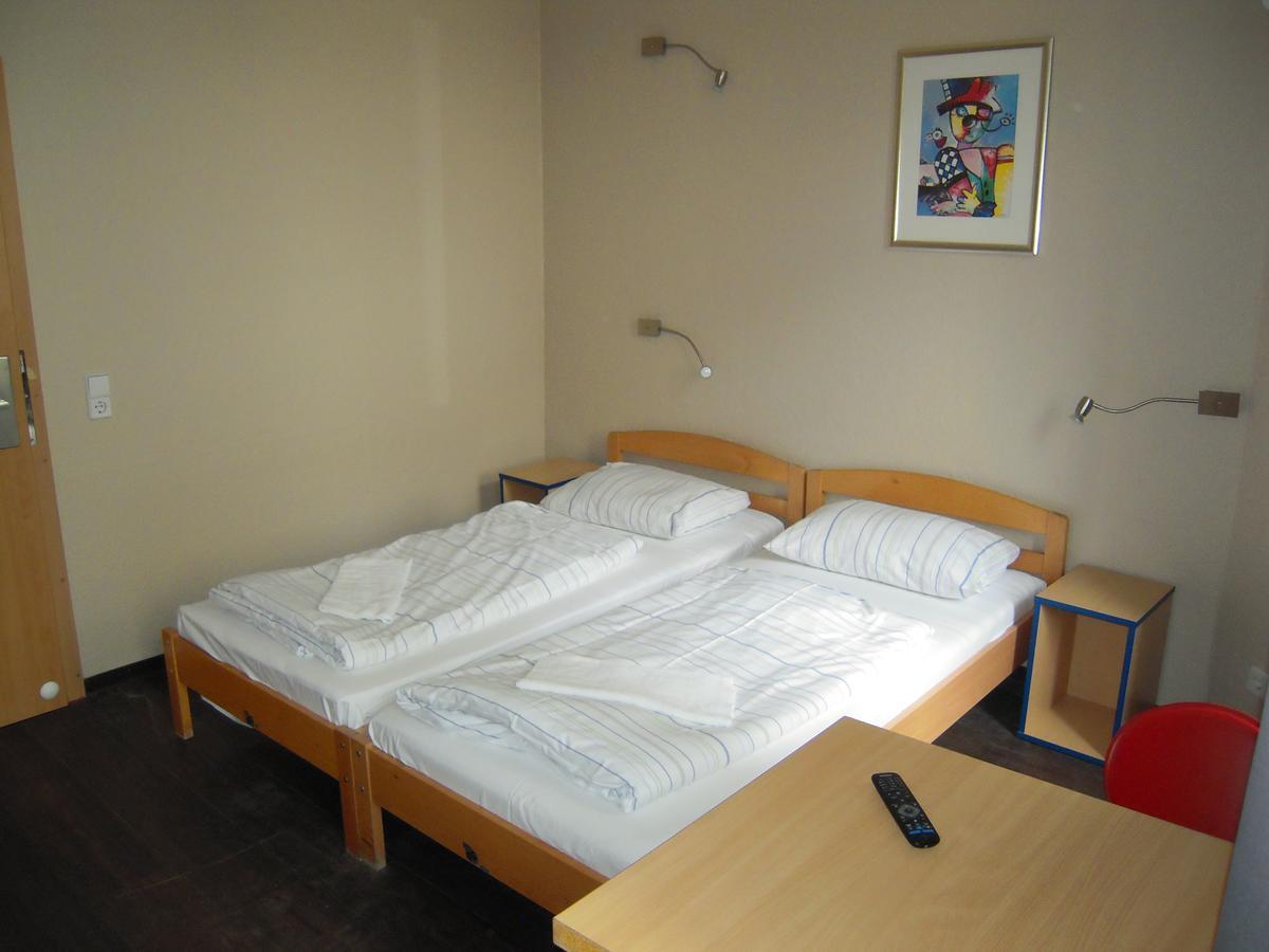 Happy Go Lucky Hotel + Hostel Schoneberg Berlin Bagian luar foto