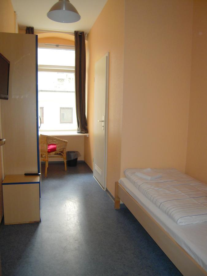 Happy Go Lucky Hotel + Hostel Schoneberg Berlin Bagian luar foto