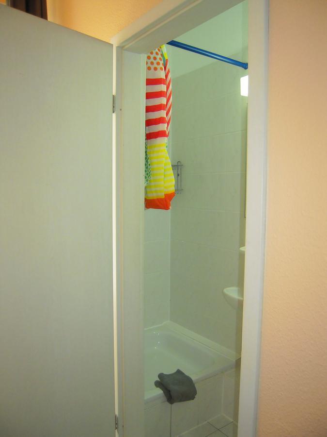 Happy Go Lucky Hotel + Hostel Schoneberg Berlin Bagian luar foto