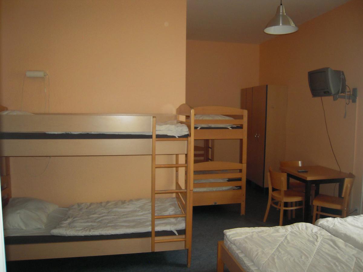 Happy Go Lucky Hotel + Hostel Schoneberg Berlin Bagian luar foto