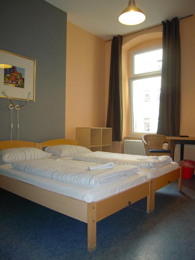 Happy Go Lucky Hotel + Hostel Schoneberg Berlin Bagian luar foto