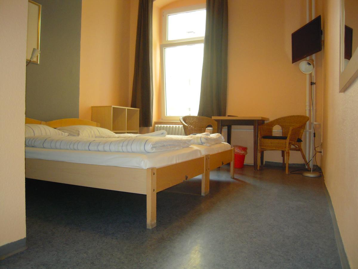 Happy Go Lucky Hotel + Hostel Schoneberg Berlin Bagian luar foto