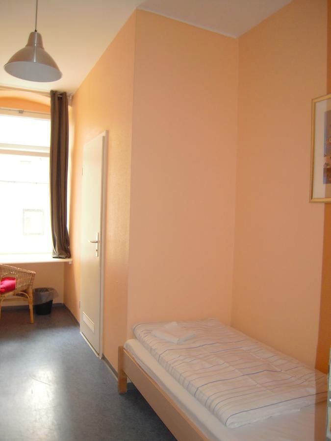 Happy Go Lucky Hotel + Hostel Schoneberg Berlin Bagian luar foto