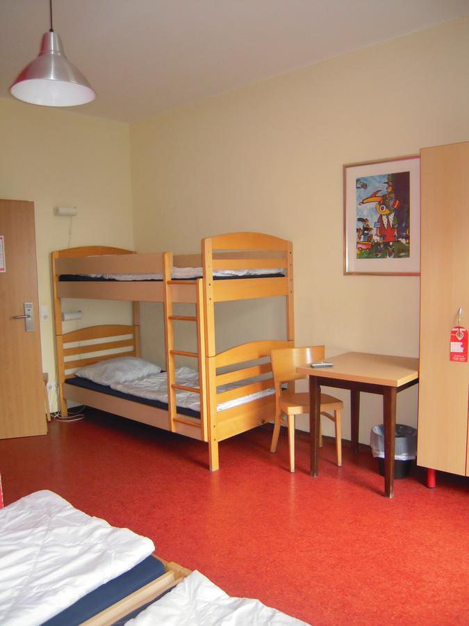 Happy Go Lucky Hotel + Hostel Schoneberg Berlin Bagian luar foto