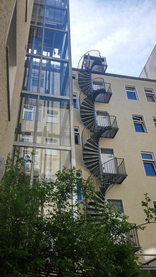 Happy Go Lucky Hotel + Hostel Schoneberg Berlin Bagian luar foto