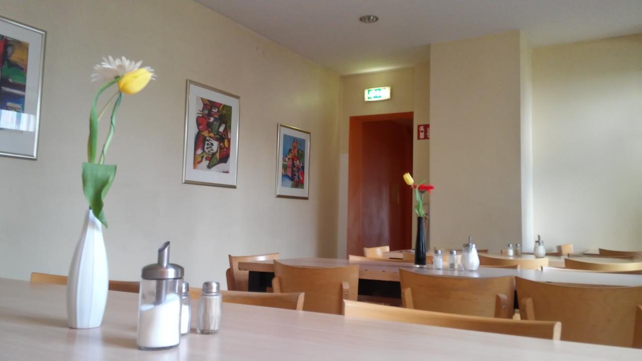 Happy Go Lucky Hotel + Hostel Schoneberg Berlin Bagian luar foto