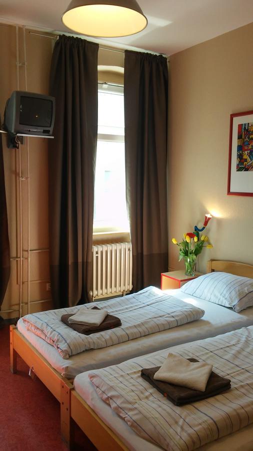 Happy Go Lucky Hotel + Hostel Schoneberg Berlin Bagian luar foto
