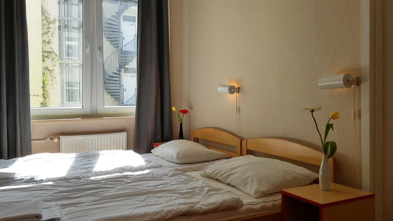 Happy Go Lucky Hotel + Hostel Schoneberg Berlin Bagian luar foto