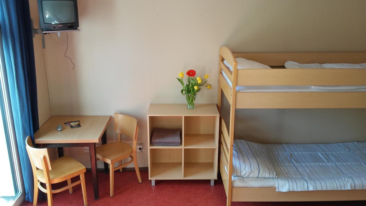 Happy Go Lucky Hotel + Hostel Schoneberg Berlin Bagian luar foto