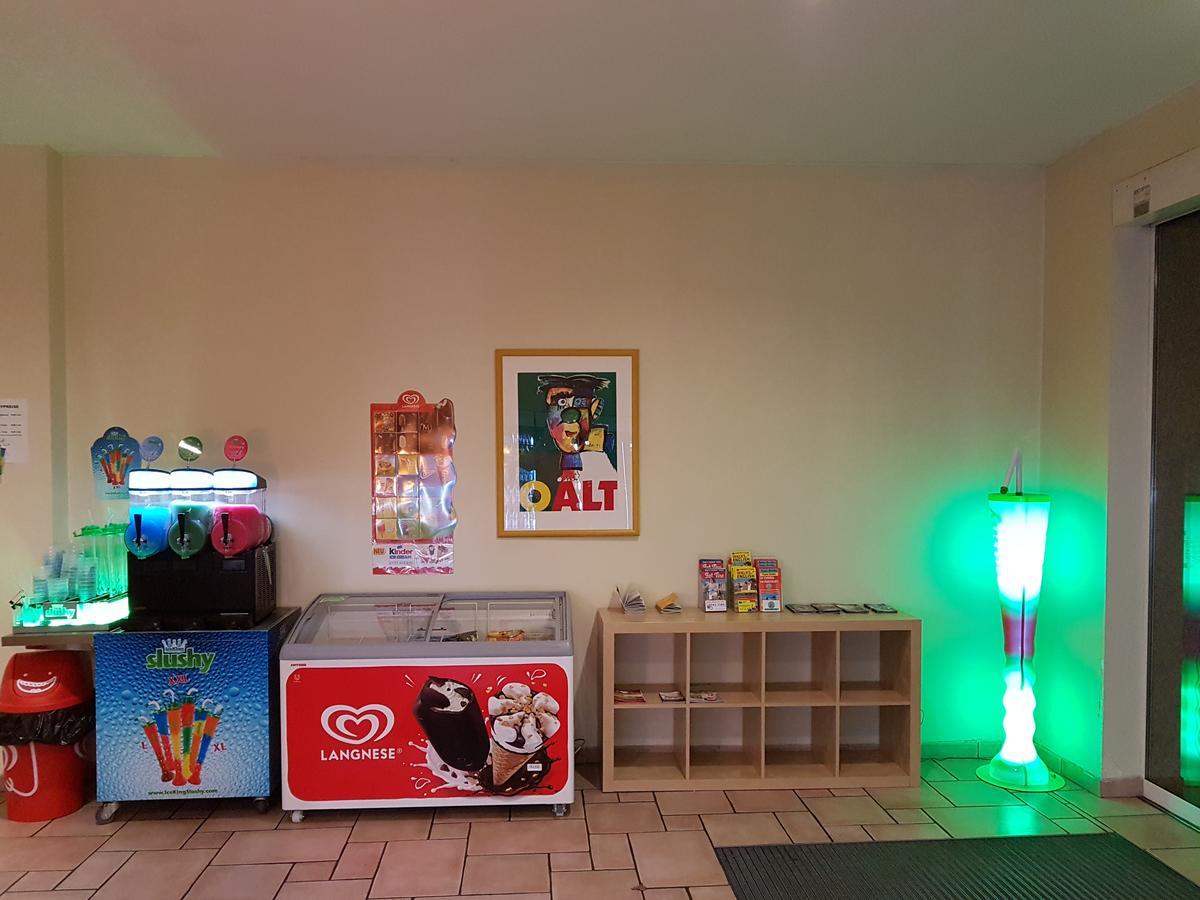 Happy Go Lucky Hotel + Hostel Schoneberg Berlin Bagian luar foto