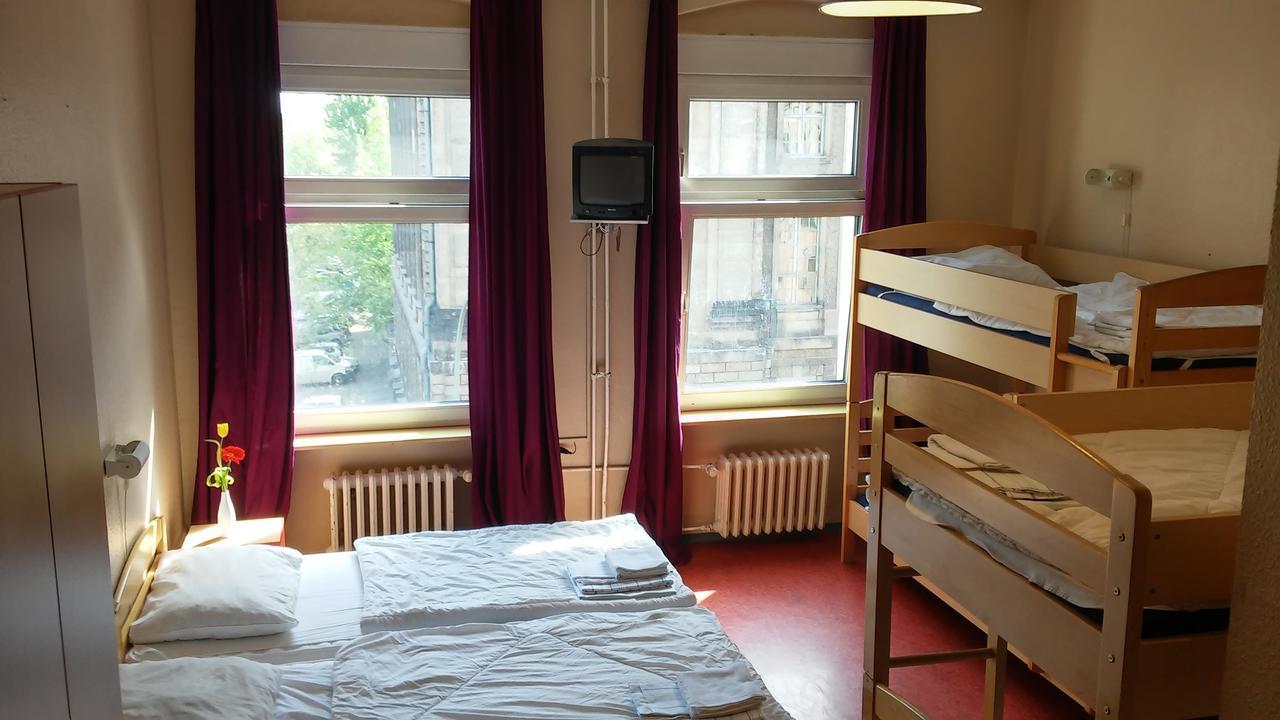 Happy Go Lucky Hotel + Hostel Schoneberg Berlin Bagian luar foto